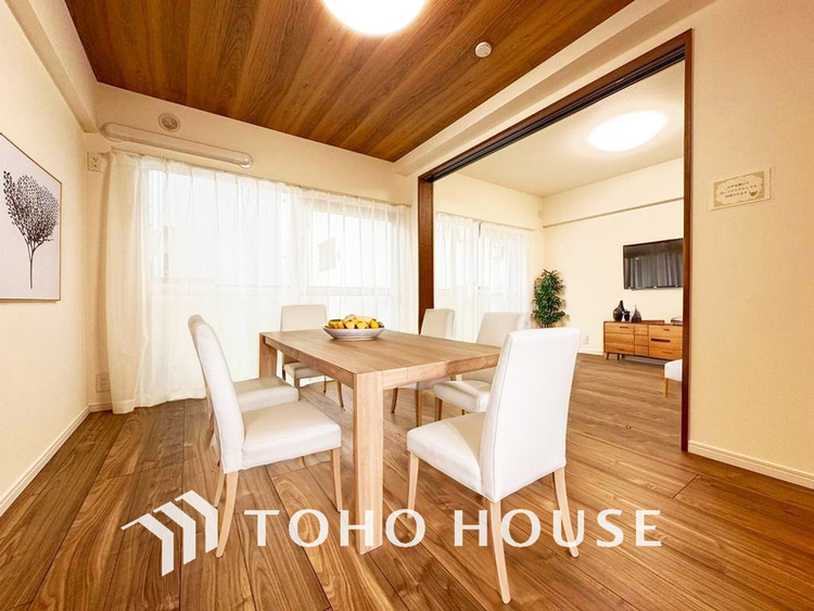 内装 明るいLDKは自然と家族が集まるコミュニケーションの場所に（家具は全てCGです）