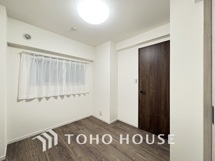 内装 採光もある洋室は、くつろぎのひと時を過ごすのにぴったり