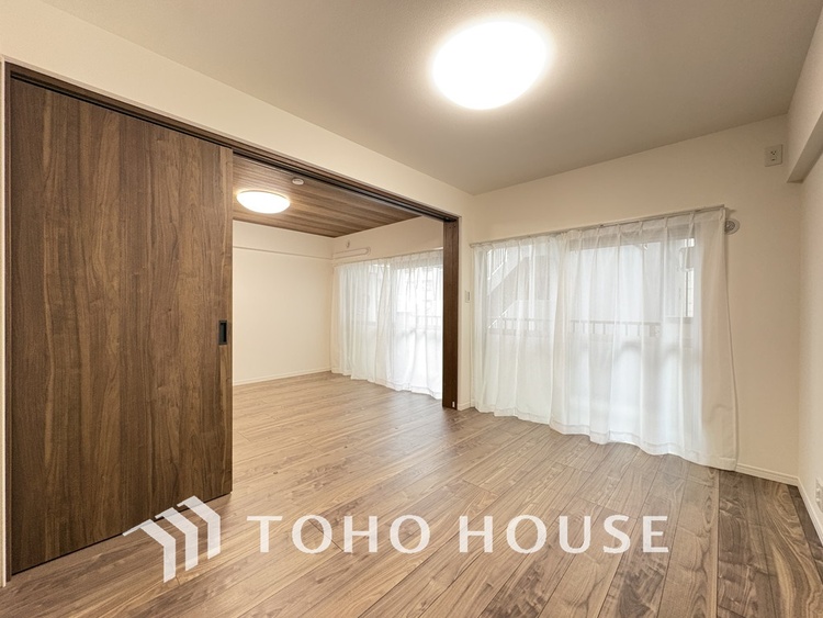 内装 1日の疲れを癒し、心地よく寛げるようゆったりとした広さをしています