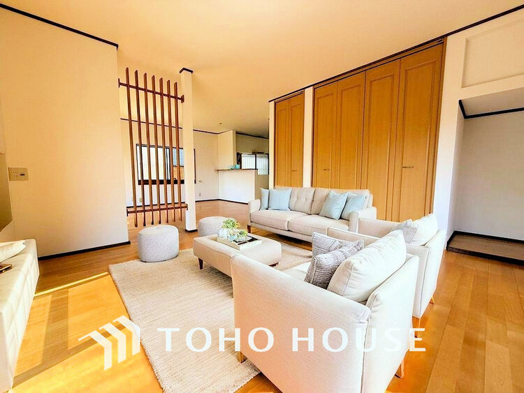 内装 広がりのある住空間、家族が集まるリビング・ダイニング(家具は全てCGです)