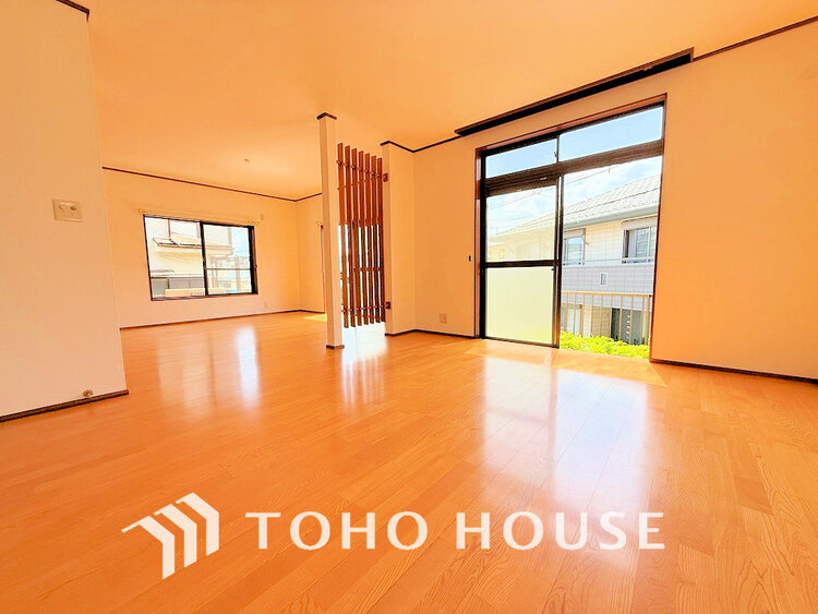 内装 家族みんなが爽やかに過ごせるように、光をたっぷり取り込んだLDK