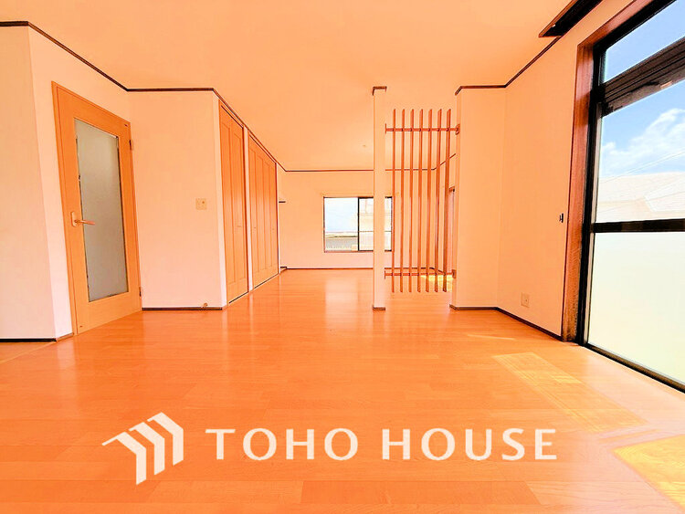 内装 上質な時間を育む暮らしのメインステージ。寛ぎとコミュニケーションを育む居心地のよい場所