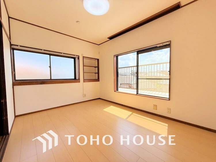 内装 採光もある洋室は、くつろぎのひと時を過ごすのにぴったり