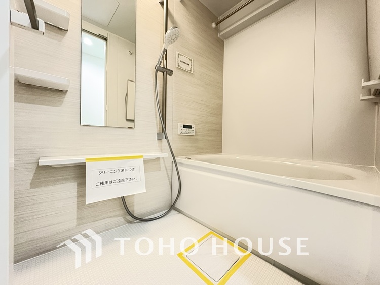 風呂 一日の疲れを癒すバスルームは、心地よいリラックスを叶える清潔感溢れる空間