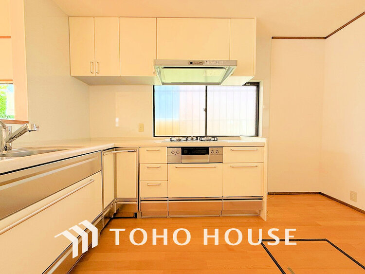 キッチン シンプルな部屋の雰囲気に溶け合うナチュラルキッチン