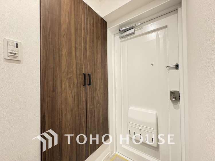 玄関 飾り過ぎないシンプルな内装の玄関