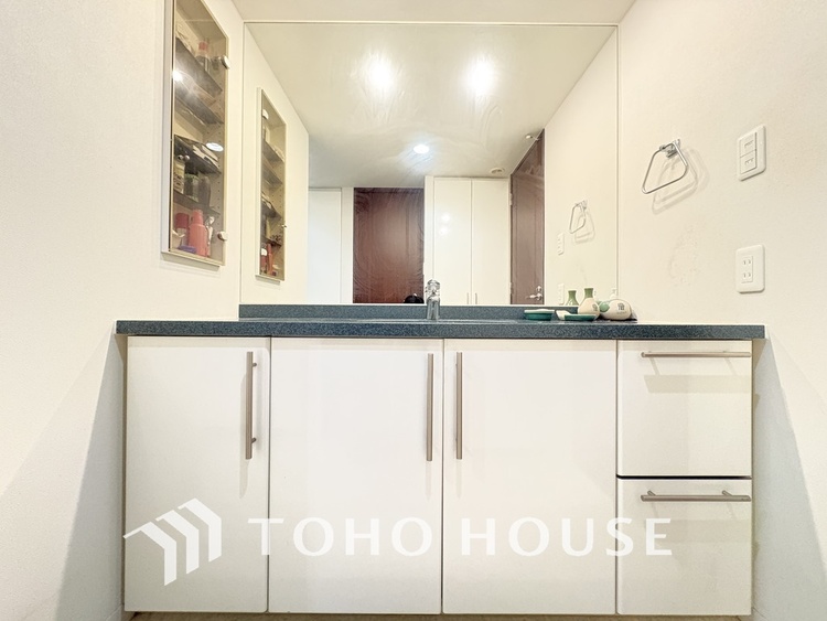 洗面 大きな洗面鏡付きの洗面化粧台