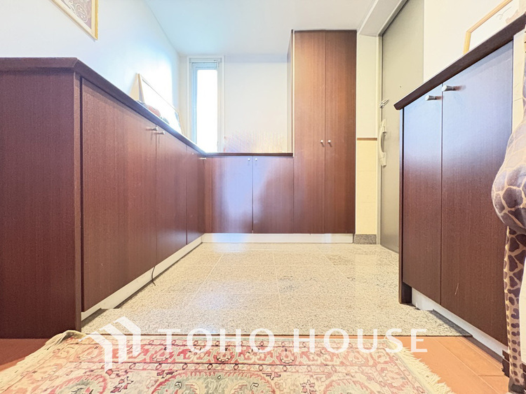 玄関 優しい雰囲気の玄関、家族の帰りを暖かく迎えてくれます