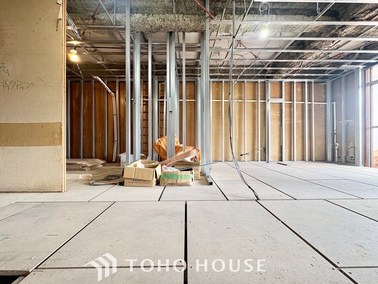 内装 【改装中】【LIVING】◆Sunshine◆光が燦々と入り、いるだけで気持ちいい。「開放的でゆとりあるお部屋です。