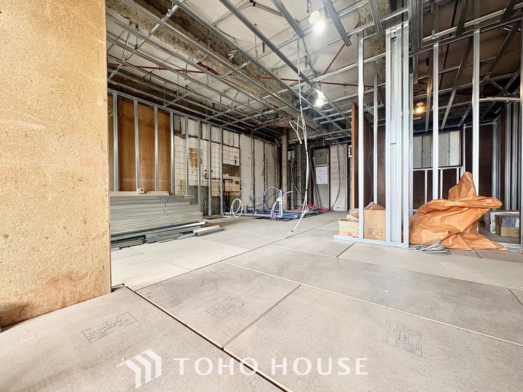 内装 【改装中】【LIVING】◆煌びやか◆愛おしい家族との団欒の時間をより一層幸せなものに感じさせる煌びやかなLDK。輝かしい毎日が待っています。