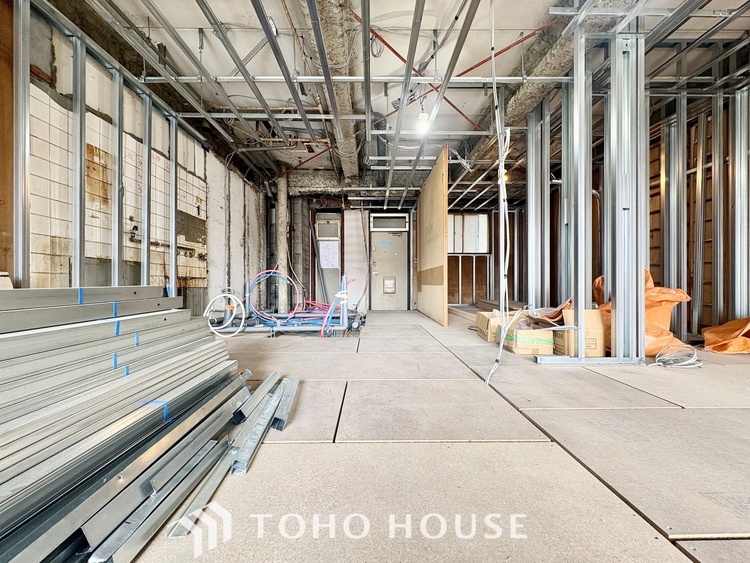 内装 【改装中】【LIVING】◆陽光◆が差し込む。この開放的なLDKに家族の笑顔が集う。家族が一緒に過ごす空間は明るく、そして居心地よく。