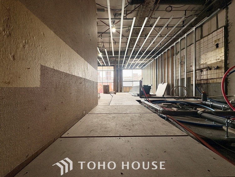 内装 【改装中】【LIVING】◆扉を◆開くとこの景色。家族の”おかえり”の声が聞こえてきそう。