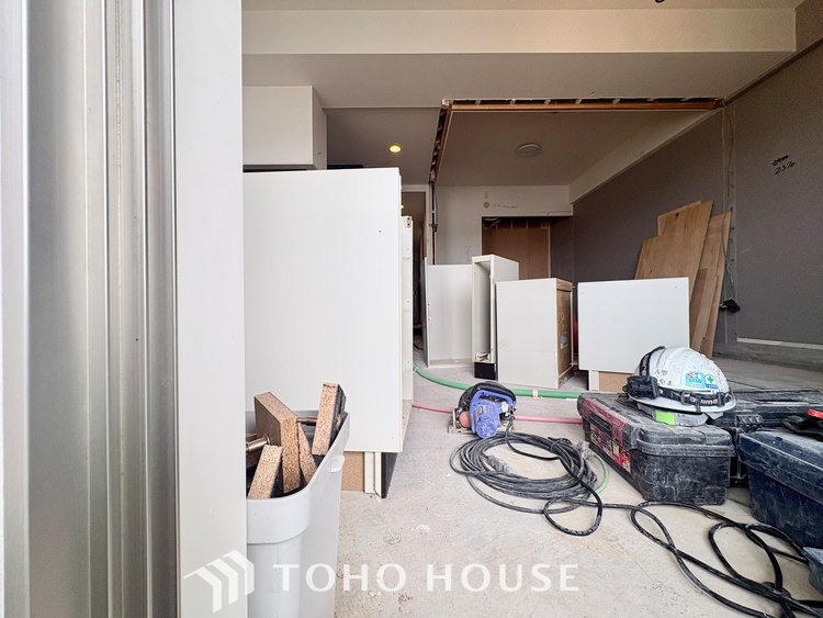 内装 【改装中】【LIVING】◆煌びやか◆愛おしい家族との団欒の時間をより一層幸せなものに感じさせる煌びやかなLDK。輝かしい毎日が待っています。