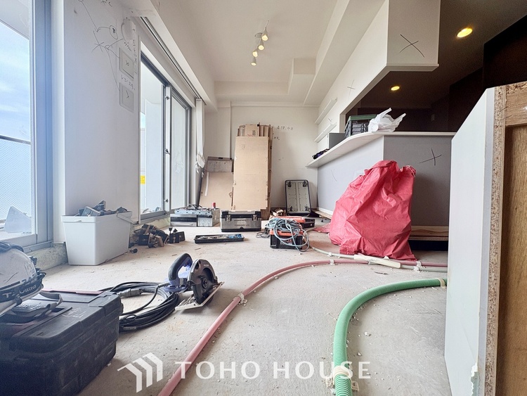 内装 【改装中】開放的でゆとりあるお部屋です。