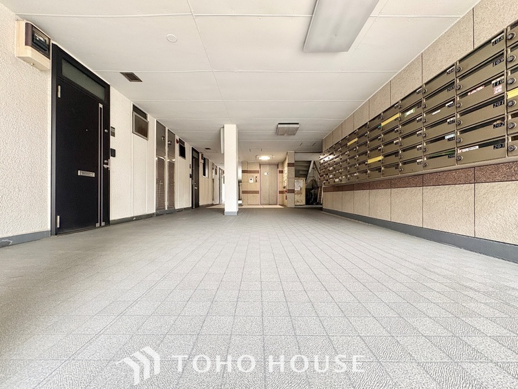 エントランス 漂う上質な空気感、マンションに入れば「おかえりなさい」と笑顔で迎えてくれるエントランス。最良の心配りを感じるマンションでした。