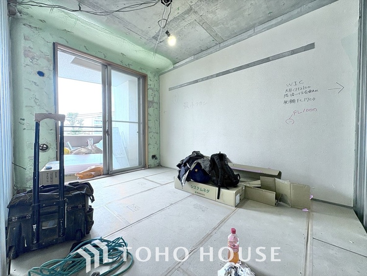 内装 【改装中】「想像していた以上に広い」が写真を撮っているときの感想です。家事動線に配慮したプランによりご家族がくつろげる明るく広い空間が確保できました。