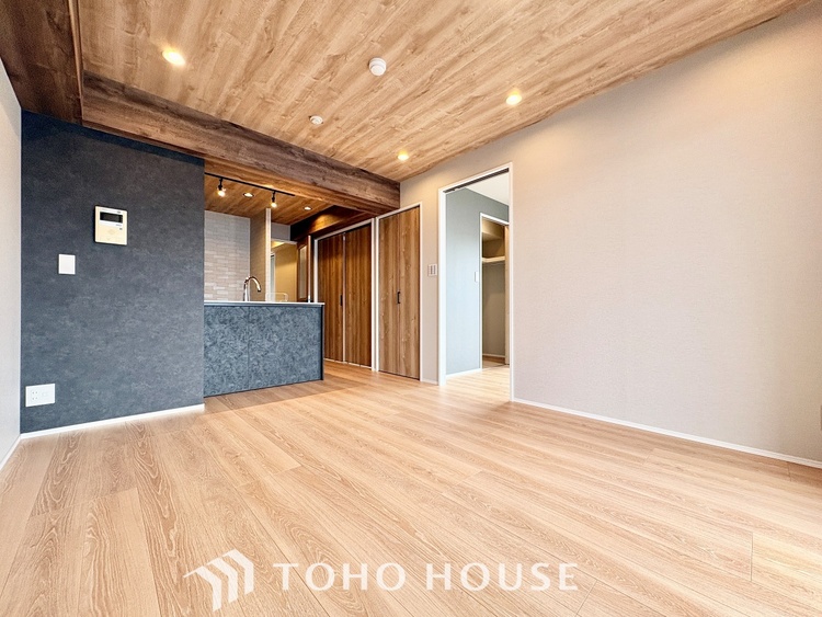 内装 【LIVING】◆眩い◆光が燦々と入り、家族の笑顔を照らす。「いつまでも続いて」と願う夢のような毎日がここにある