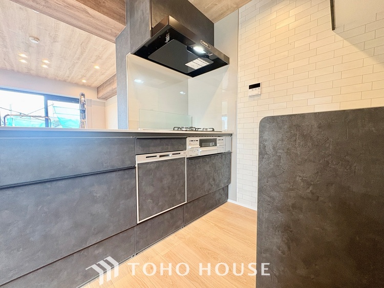 キッチン 【KITCHEN】◆家族のおはよう◆の声を笑顔で迎えてあげられるシステムキッチン。朝ごはんが楽しみでちょっと早起きしたくなるんです。