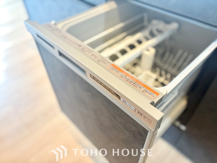 キッチン 【KITCHEN】◆開放的◆後片付けが楽なシステムキッチン。収納スペースの充実！