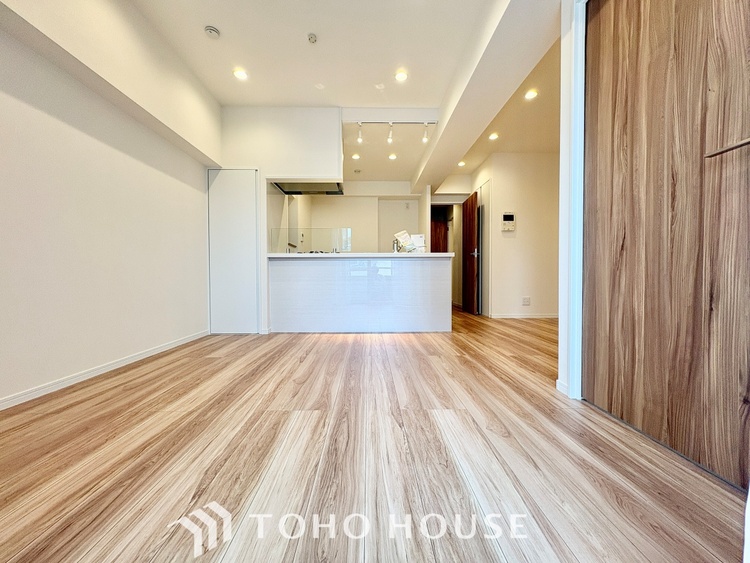 内装 【LIVING】◆煌びやか◆愛おしい家族との団欒の時間をより一層幸せなものに感じさせる煌びやかなLDK。輝かしい毎日が待っています。