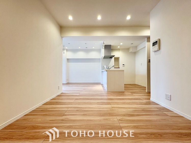 内装 【LIVING】◆眩い◆光が燦々と入り、家族の笑顔を照らす。「いつまでも続いて」と願う夢のような毎日がここにある