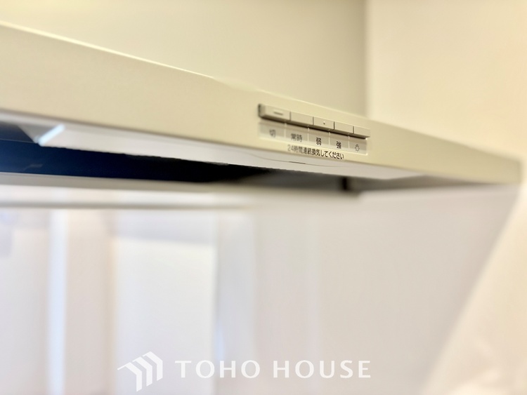 キッチン 【KITCHEN】◆開放的◆後片付けが楽なシステムキッチン。収納スペースの充実！