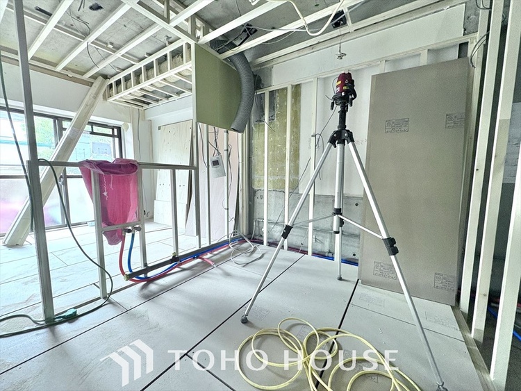 キッチン 【改装中】手元の収納から、足元の収納までが全てスライド式で、奥のスペースまで有効に活用できます。奥まで上から見渡せるので、たまにしか使わない調理器具もサッと取出せます。