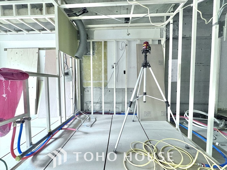 キッチン 【改装中】◆愛育◆キッチンは家族の絆を育む大切な空間。シンプルで使い易いSystemKitchenで愉しく作る料理は愛情のある美味しいご馳走に。家族で使える広々としたダイニングキッチンです。