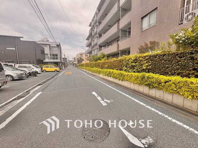 外観 ほんの少しのこだわり。ちょっとした色使いがその家がもつ雰囲気、趣（おもむき）を携え、暮らす家族や訪ねてくる友人・知人に新鮮な香りを運んできます。