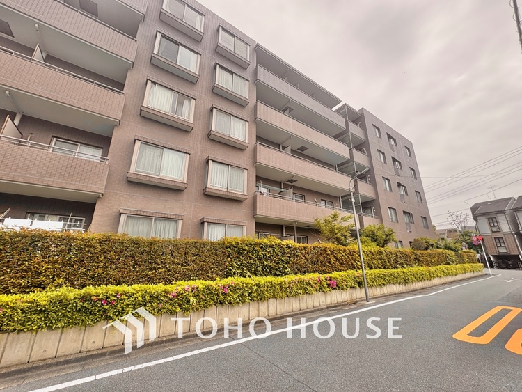 外観 ほんの少しのこだわり。ちょっとした色使いがその家がもつ雰囲気、趣（おもむき）を携え、暮らす家族や訪ねてくる友人・知人に新鮮な香りを運んできます。