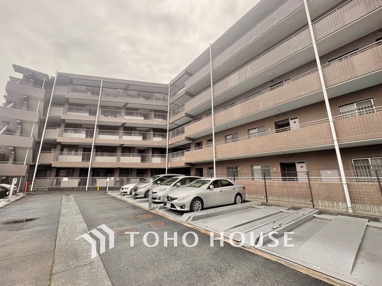 外観 ほんの少しのこだわり。ちょっとした色使いがその家がもつ雰囲気、趣（おもむき）を携え、暮らす家族や訪ねてくる友人・知人に新鮮な香りを運んできます。