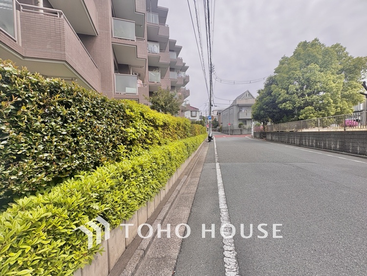 外観 ほんの少しのこだわり。ちょっとした色使いがその家がもつ雰囲気、趣（おもむき）を携え、暮らす家族や訪ねてくる友人・知人に新鮮な香りを運んできます。