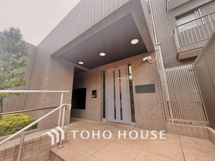 エントランス 漂う上質な空気感、マンションに入れば「おかえりなさい」と笑顔で迎えてくれるエントランス。最良の心配りを感じるマンションでした。