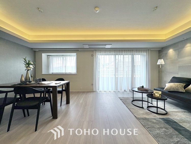 内装 ◆瀟洒な空間◆落ち着きのある彩が見事に調和させた瀟洒な空間を演出。ここに集まる家族の会話と笑顔が絶え間なく続く幸せな空間。