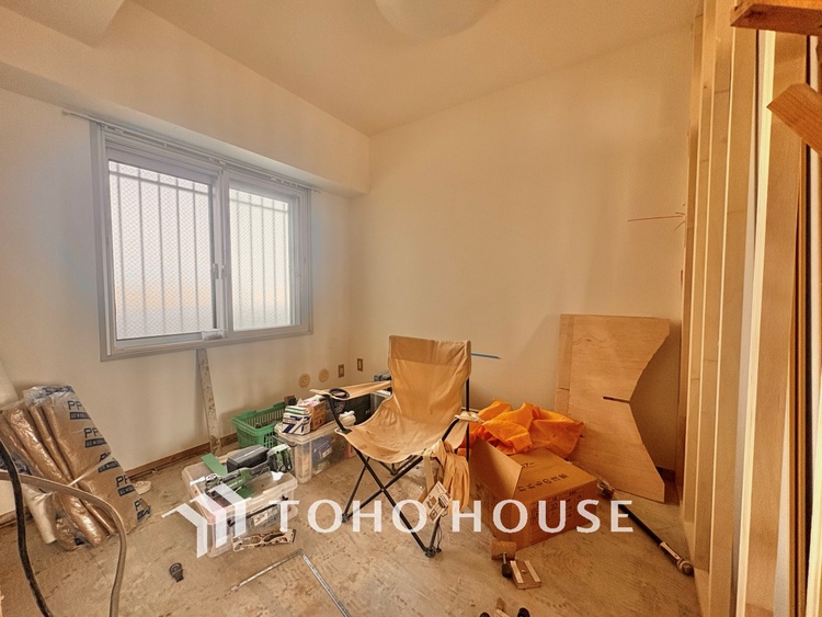 内装 【改装中】感性を育むプライベートルームはシンプルでスマートな空間。好みの空間で読書をしたり、音楽を聞いたりと一人の時間も充実したものにできます。