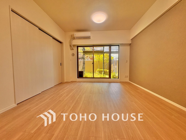 内装 叶えたかったのは落ち着きのあるナチュラルな風合い、そして開放感があるリビング。優雅な気分に浸れる幸せな時間を家族が自然と集まりたくなるこの空間で。