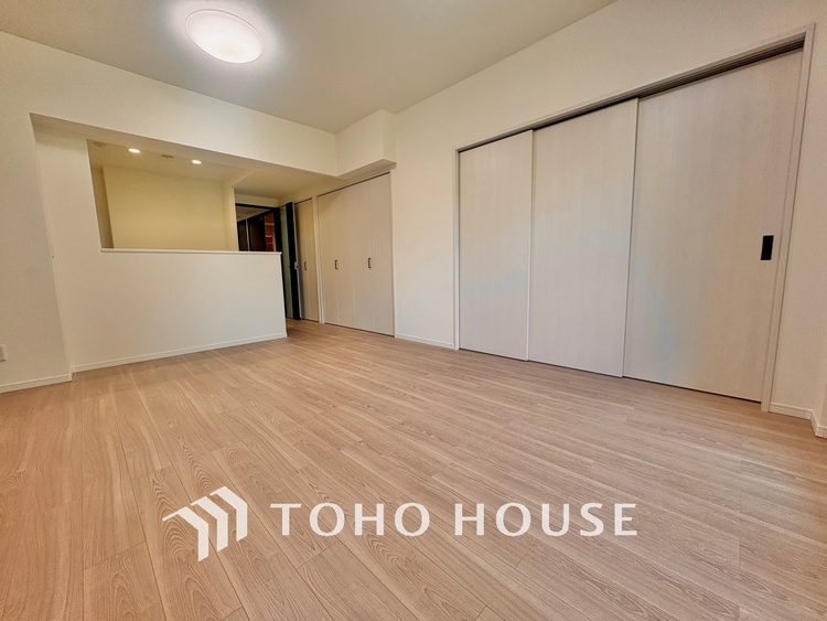 内装 ◆瀟洒な空間◆落ち着きのある彩が見事に調和させた瀟洒な空間を演出。ここに集まる家族の会話と笑顔が絶え間なく続く幸せな空間。