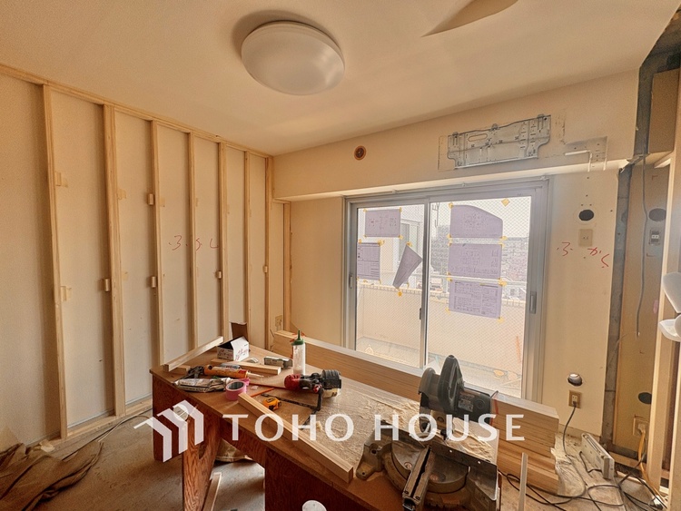 内装 【改装中】ここはみんなが集い、食事と楽しい会話が始まる場所。話に夢中になりすぎて、ついつい時を忘れ、夜半過ぎになってしまう。そんな束の間の幸せを感じさせてくれます。