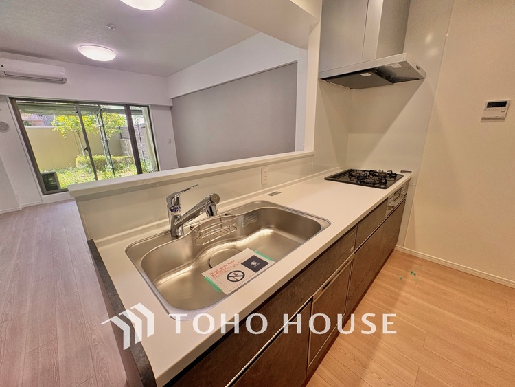 キッチン 奥のスペースまで有効に活用できます。奥まで上から見渡せるので、たまにしか使わない調理器具もサッと取出せます。