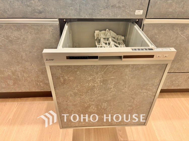 キッチン 【Kitchen】キッチンは家族の絆を育む大切な空間。シンプルで使い易いSystemKitchenで愉しく作る料理は愛情のある美味しいご馳走に。