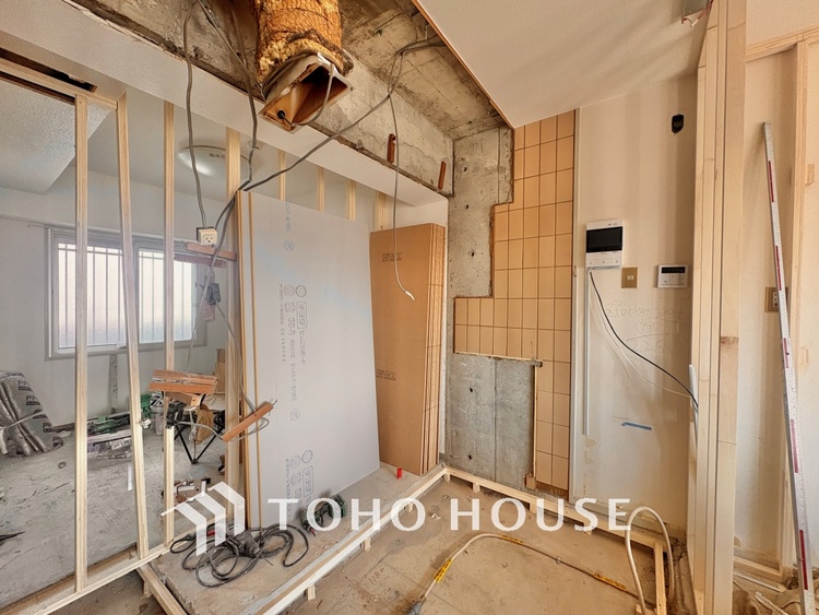 キッチン 【改装中】◆愛育◆キッチンは家族の絆を育む大切な空間。シンプルで使い易いSystemKitchenで愉しく作る料理は愛情のある美味しいご馳走に。家族で使える広々としたダイニングキッチンです。