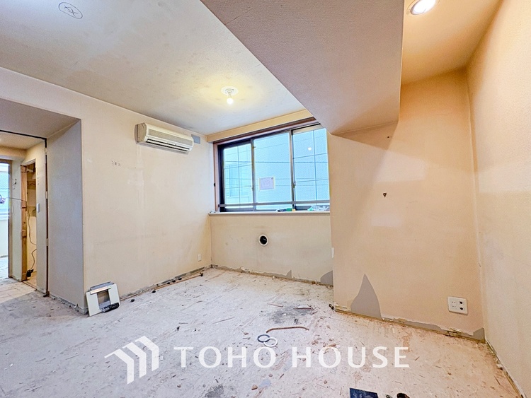 内装 【改装中】使いやすく、明るい洋室に仕上がります。子供部屋や趣味のお部屋にご利用できます。ご自身で家具などを配置し、素敵な空間を創り上げられます。