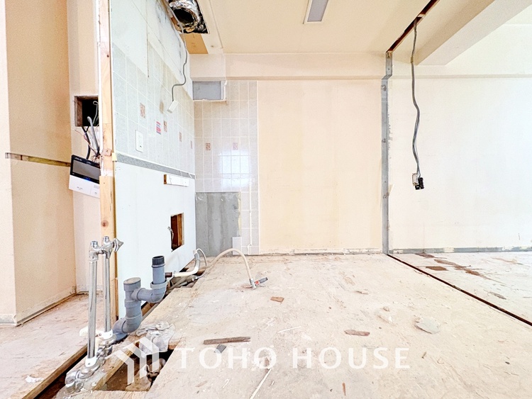 キッチン 【改装中】◆愛育◆キッチンは家族の絆を育む大切な空間。シンプルで使い易いSystemKitchenで愉しく作る料理は愛情のある美味しいご馳走に。家族で使える広々としたダイニングキッチンです。