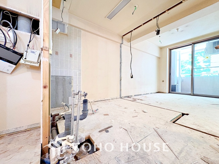 キッチン 【改装中】毎日料理をする、料理が好き、家族が多くて量を作る必要がある、等の方々にとっては必須の３口コンロ。同時進行で効率アップはもちろん鍋を移動する回数が減り、無駄な動きを軽減することが出来ます。