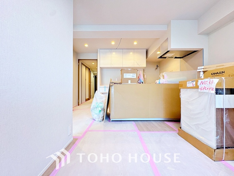 内装 【改装中】忙しい朝でも、しっかり家族が揃って食事をして頂けるゆとりある大きさのダイニングスペース。