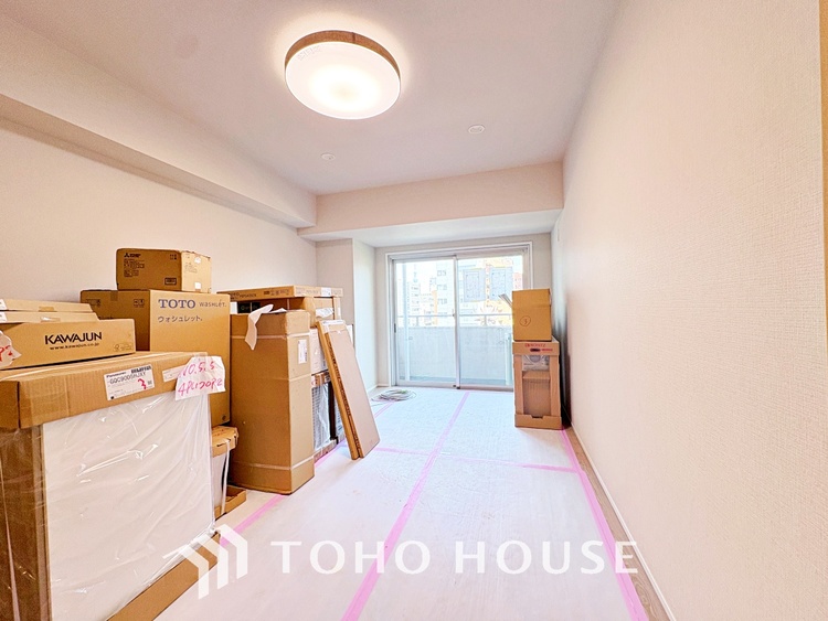 内装 【改装中】叶えたかったのは落ち着きのあるナチュラルな風合い、そして開放感があるリビング。優雅な気分に浸れる幸せな時間を家族が自然と集まりたくなるこの空間で。