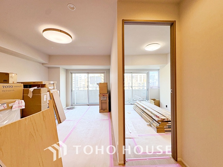 内装 【改装中】ここはみんなが集い、食事と楽しい会話が始まる場所。話に夢中になりすぎて、ついつい時を忘れ、夜半過ぎになってしまう。そんな束の間の幸せを感じさせてくれます。