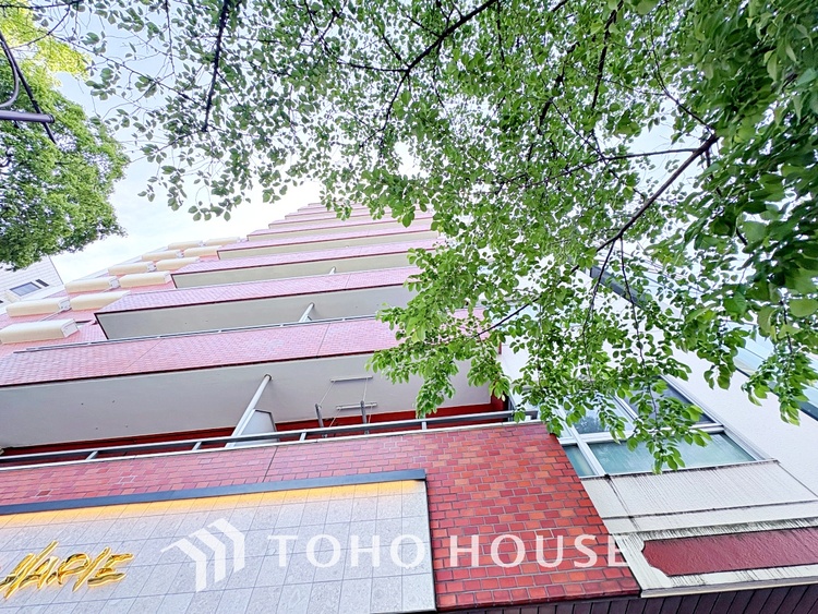 外観 漂う上質な空気感、マンションに入れば「おかえりなさい」と笑顔で迎えてくれるエントランス。最良の心配りを感じるマンションでした。