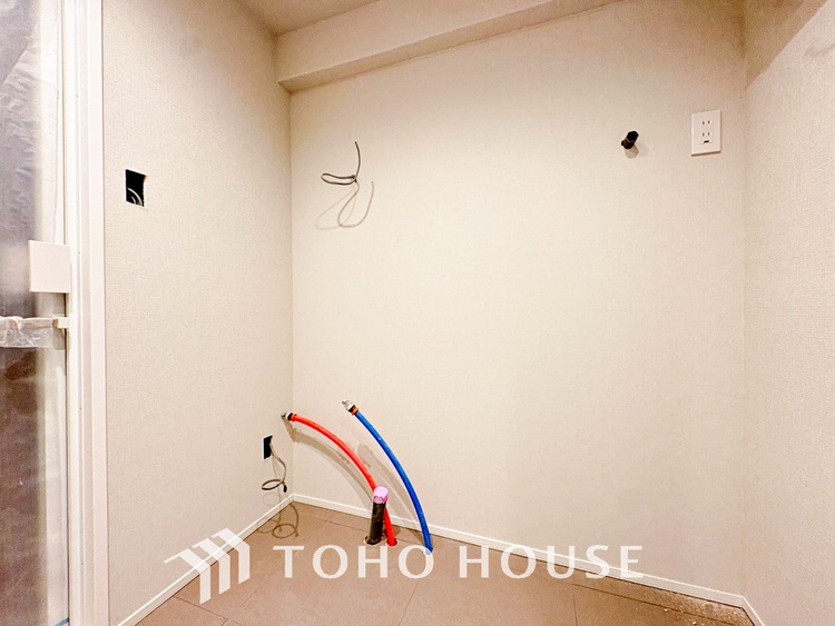 洗面 【改装中】気持ちの良い朝をつくりだし、夕方には笑顔を取り戻させてくれるミラー。パウダールームはいつでも本来の自分を取り戻せる空間。明るく仕上げてあります。