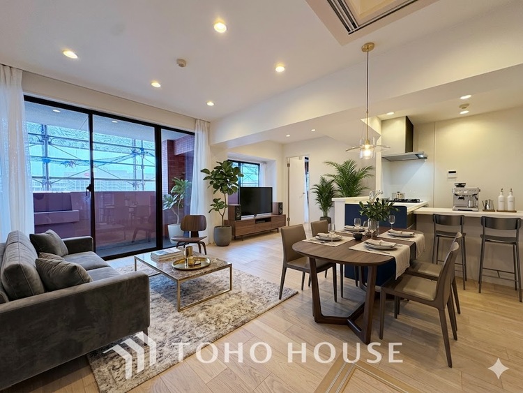 内装 ＊配置してある家具や小物はCGによるイメージ画像です。ゆとりある大きさのダイニングスペース。リビングと和室の続き間は急な来客時になど使い勝手が良いです。実際の空間を体感してみて下さい！